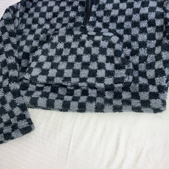 No Boundaries medium checkered black gray cropped Fleece Pullover - Picture 7 of 16
